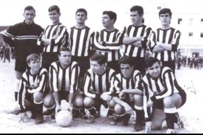 SALESIANOS Y SIEMPRE ALEGRES, FÚTBOL Y EDUCACIÓN por D. Juan Castizo Reyes SALESIANOS Y SIEMPRE ALEGRES, FÚTBOL Y EDUCACIÓN por D. Juan Castizo Reyes